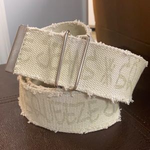 Squeeze Jeans VTG canvas belt w/text -  Size medium